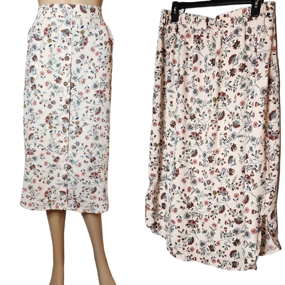 Maurices floral midi skirt. pockets.  Faux button front.  Stretch waist. Size M. - Picture 1 of 14